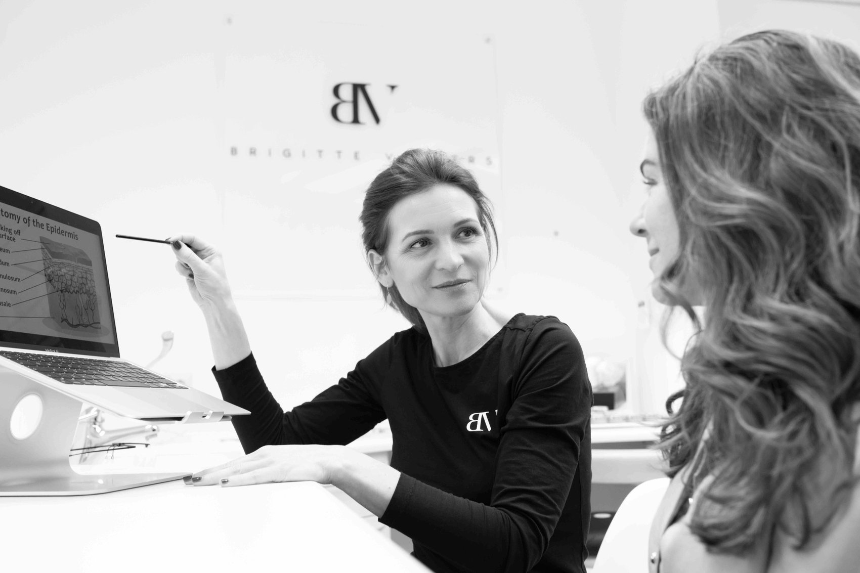 Brigitte Vissers tijdens persoonlijk adviesgesprek